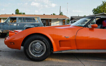 Chevrolet-Corvette-Coupe-1977-3