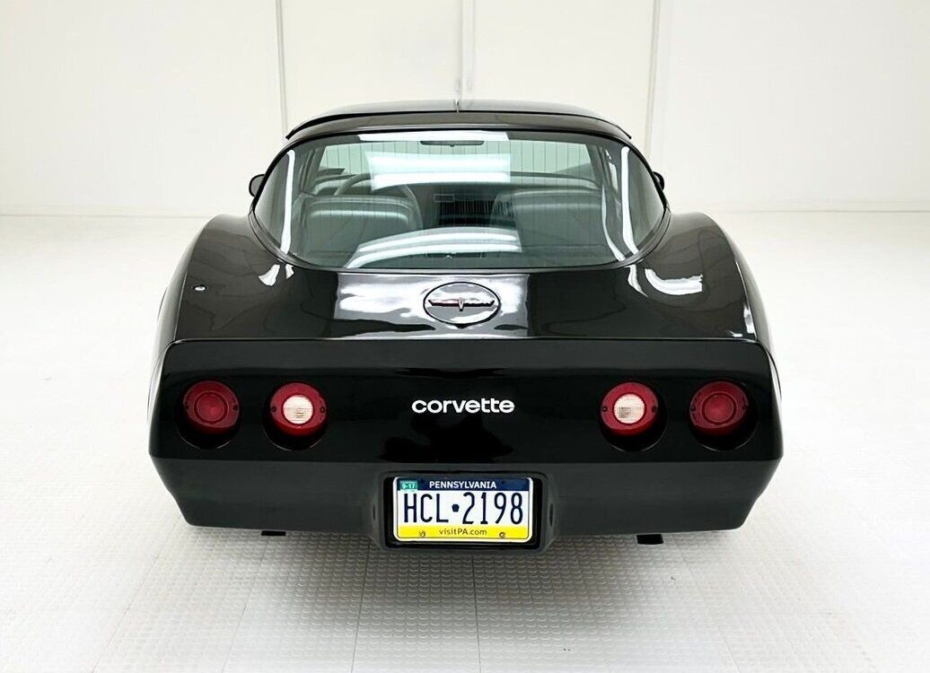 Chevrolet-Corvette-Coupe-1981-4