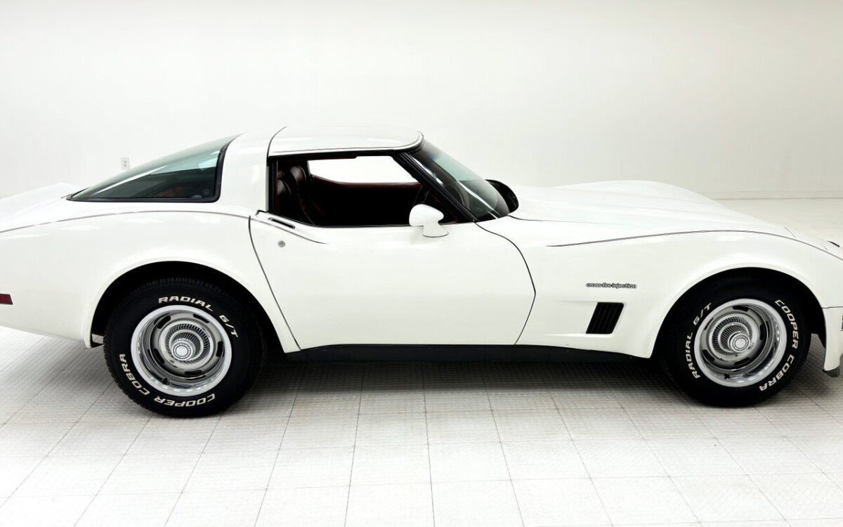 Chevrolet-Corvette-Coupe-1982-6