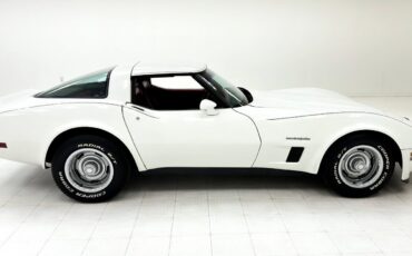 Chevrolet-Corvette-Coupe-1982-6