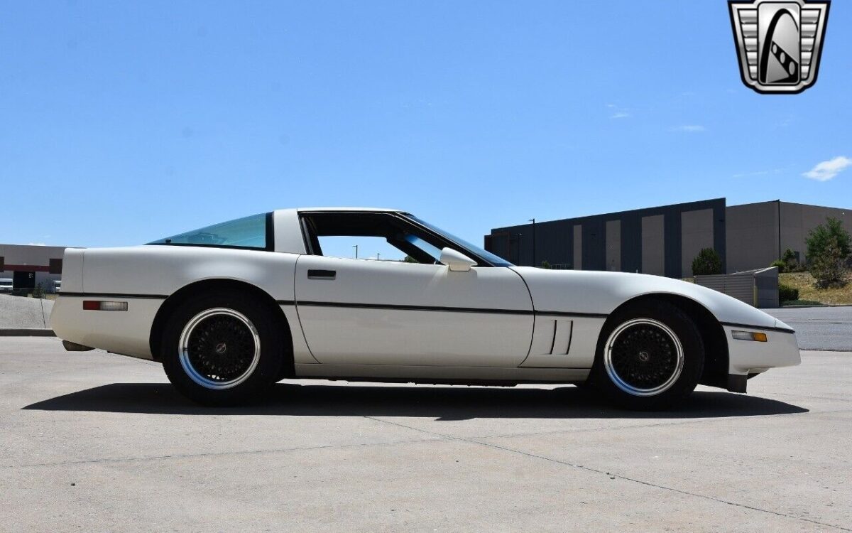 Chevrolet-Corvette-Coupe-1984-7