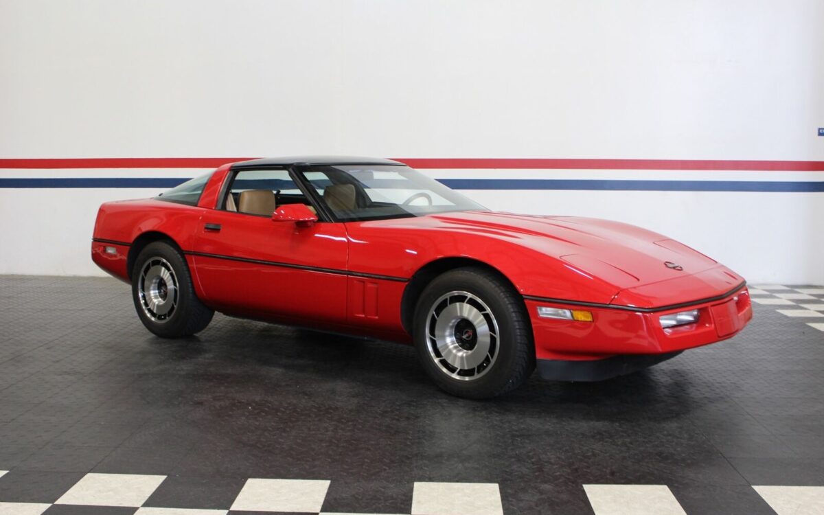 Chevrolet-Corvette-Coupe-1985-2