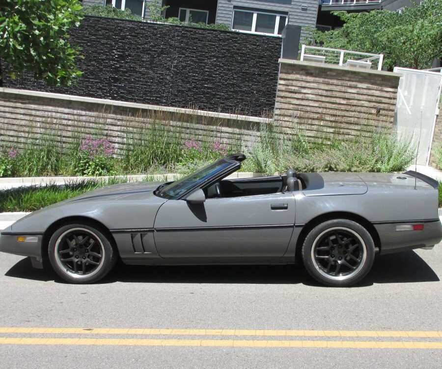 Chevrolet-Corvette-convertible-1987-1