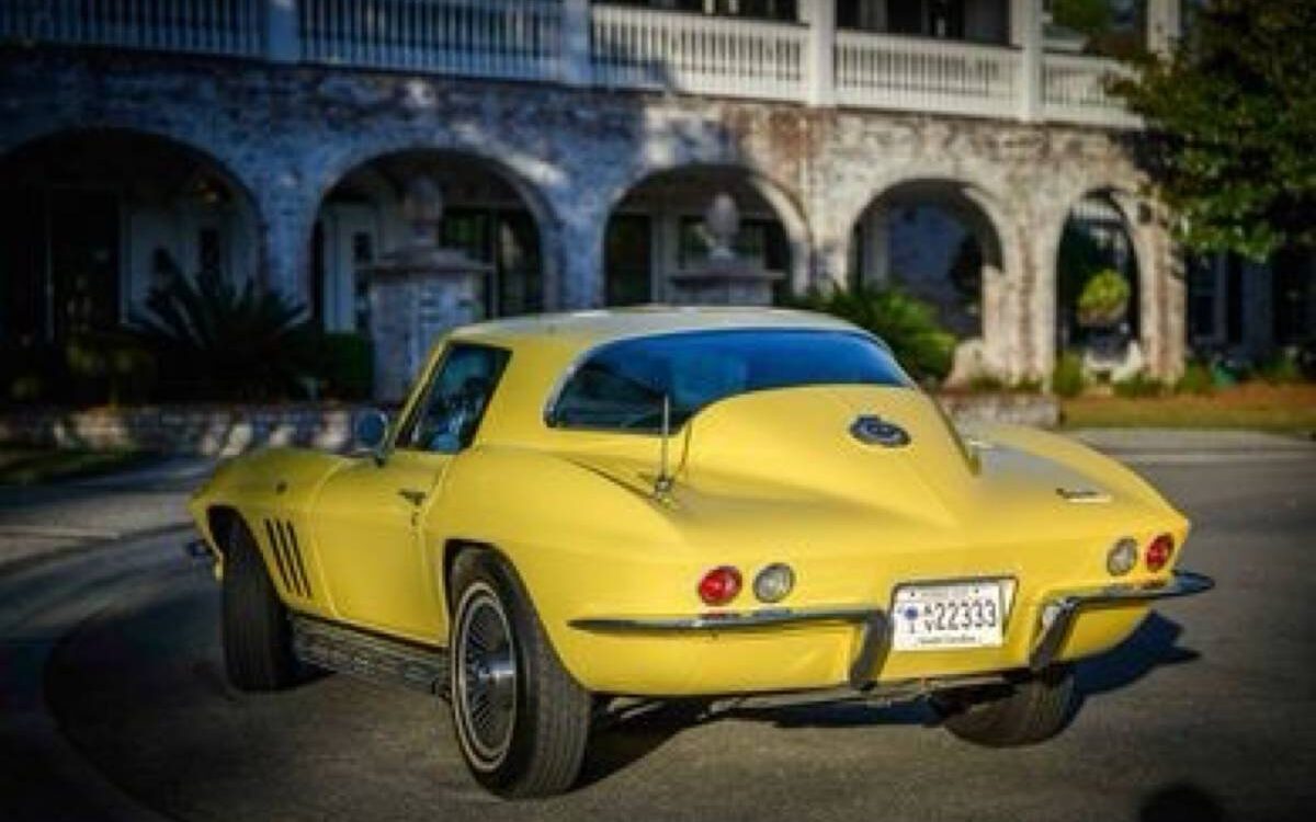 Chevrolet-Corvette-coupe-1966-2