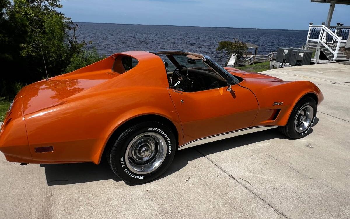 Chevrolet-Corvette-coupe-1974