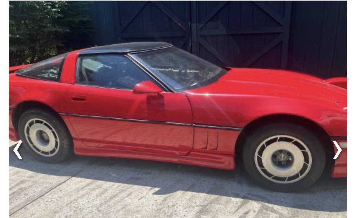 Chevrolet-Corvette-coupe-1985-1