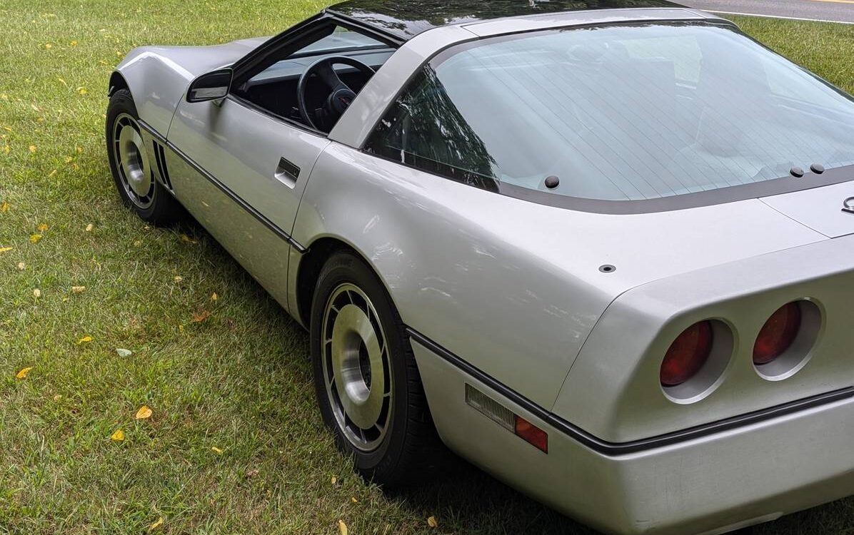 Chevrolet-Corvette-coupe-1985