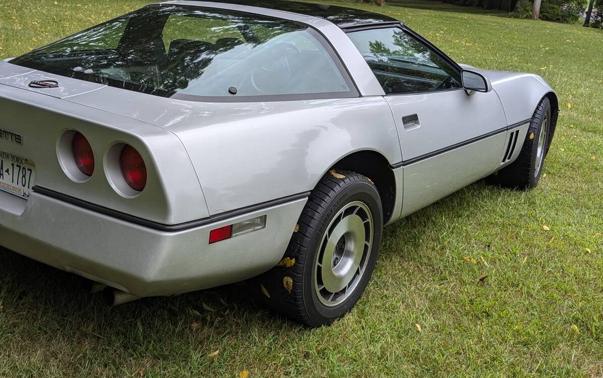 Chevrolet-Corvette-coupe-1985-3