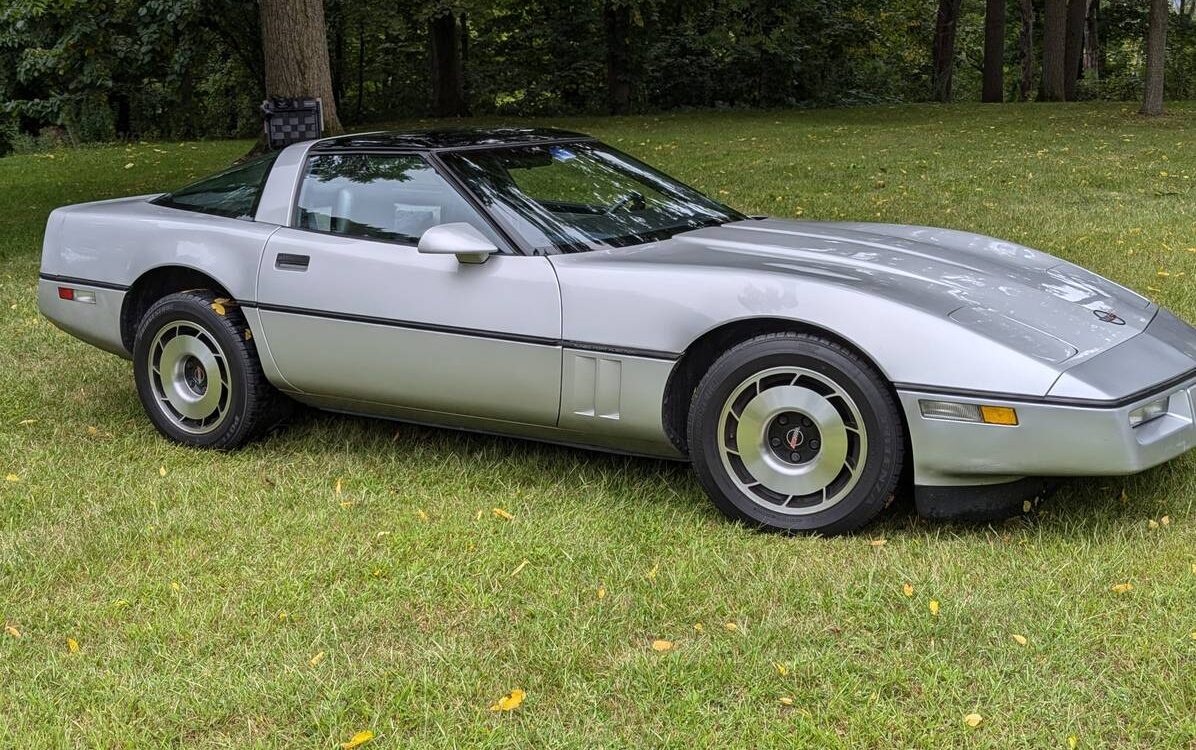 Chevrolet-Corvette-coupe-1985-5