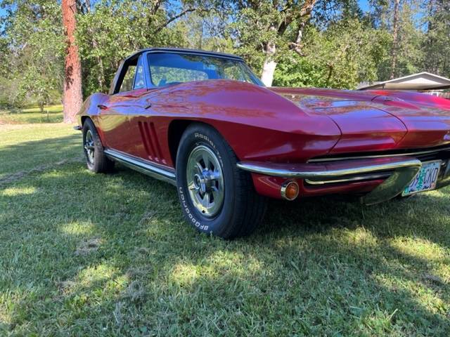 Chevrolet-Corvette-stingray-1965-2