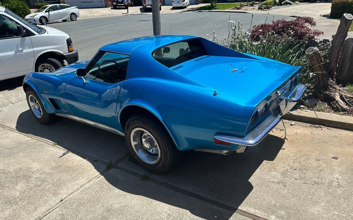 Chevrolet-Corvette-stingray-1973-1