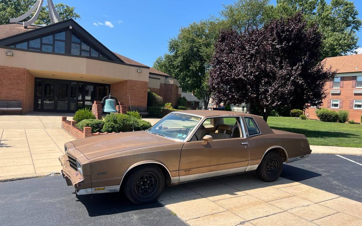 Chevrolet-Monte-carlo-lt-1982