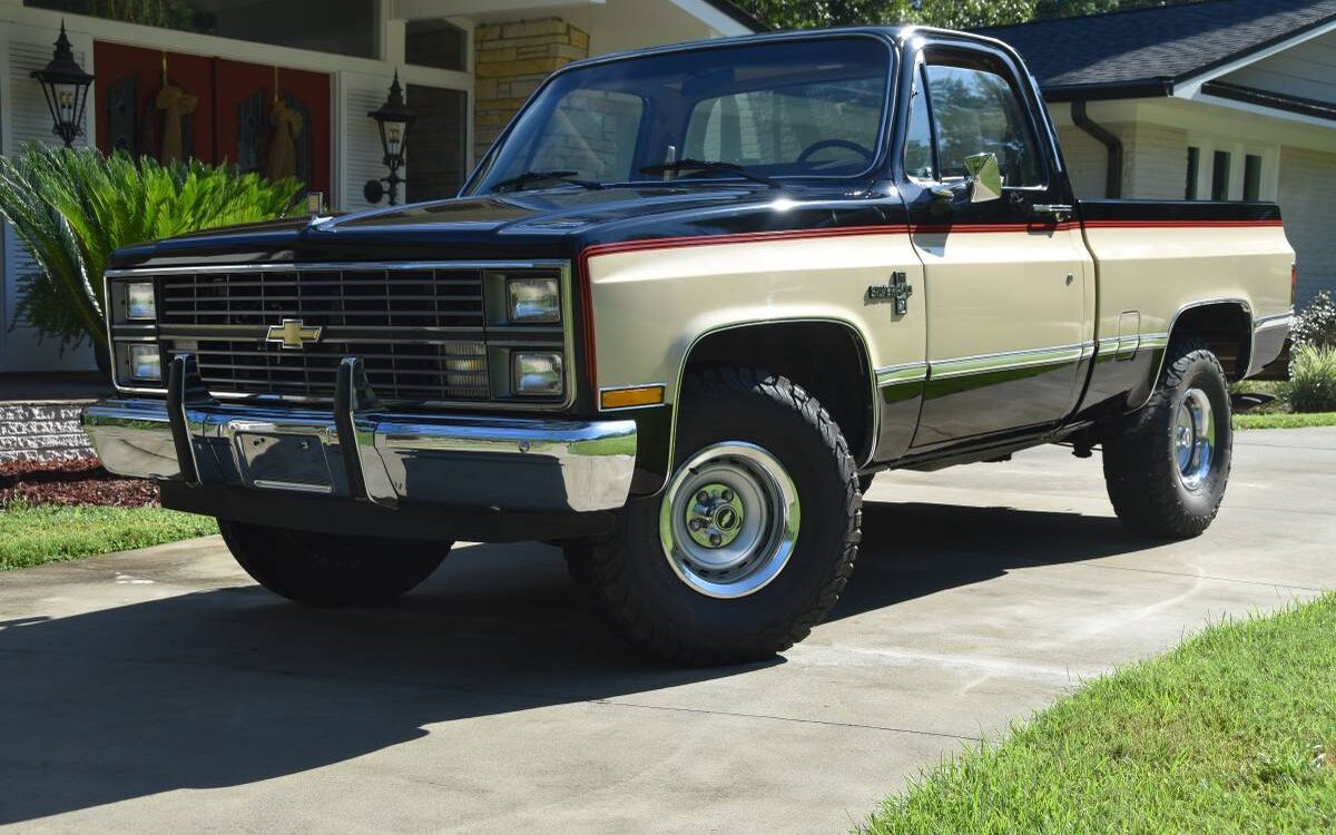 Chevrolet-Silverado-c10-1984