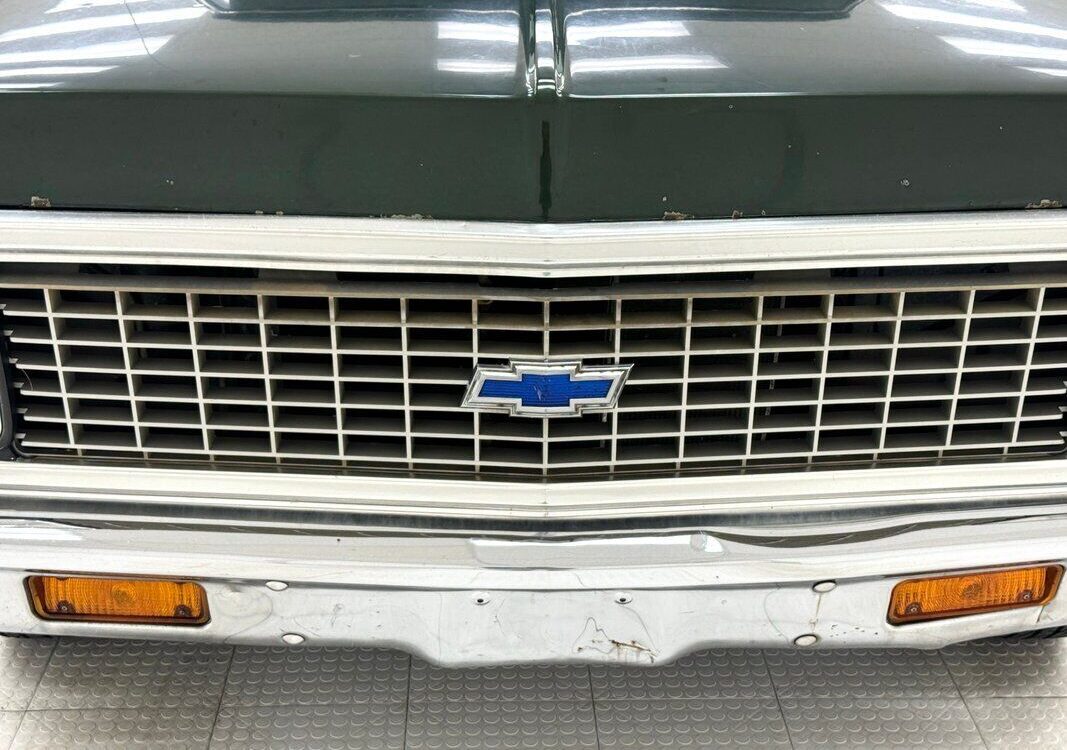 Chevrolet-Suburban-1972-8