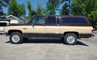 Chevrolet-Suburban-1986-1