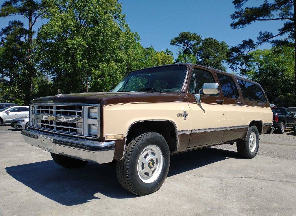 Chevrolet-Suburban-1986