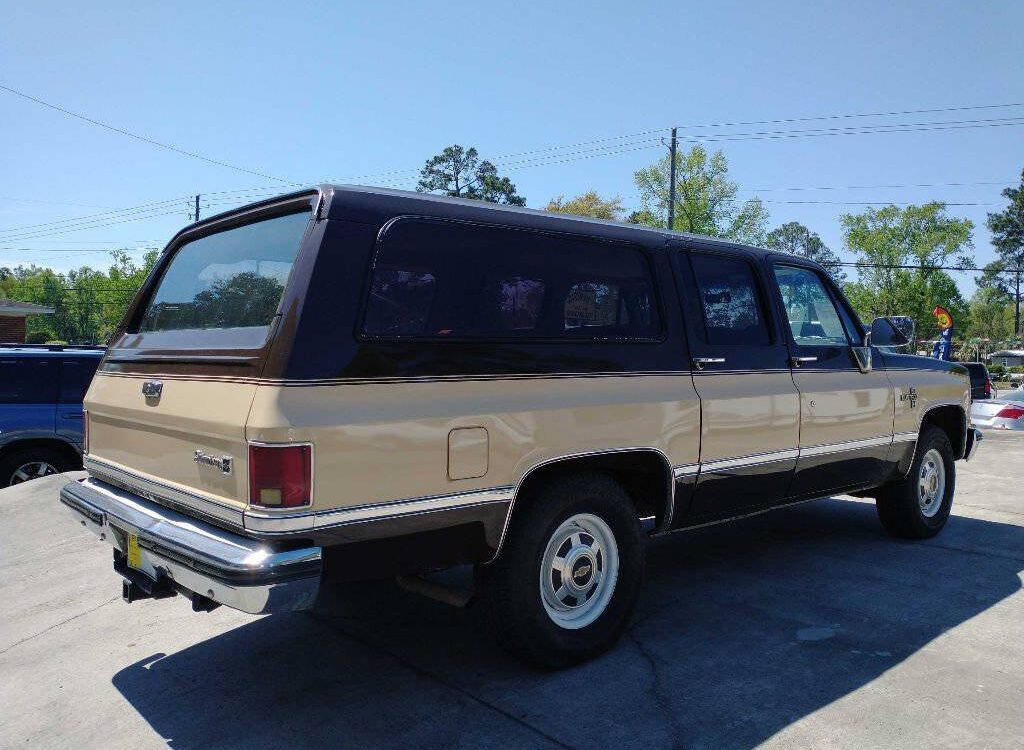 Chevrolet-Suburban-1986-4