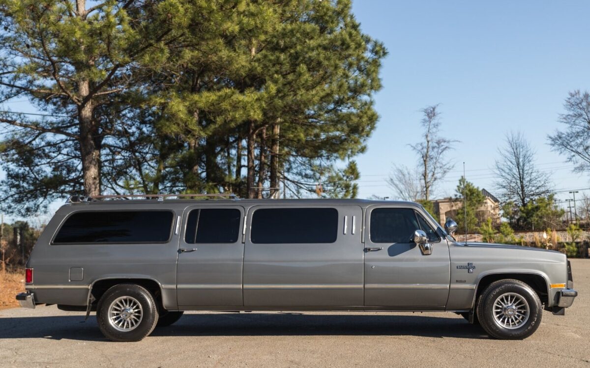 Chevrolet-Suburban-1988-5