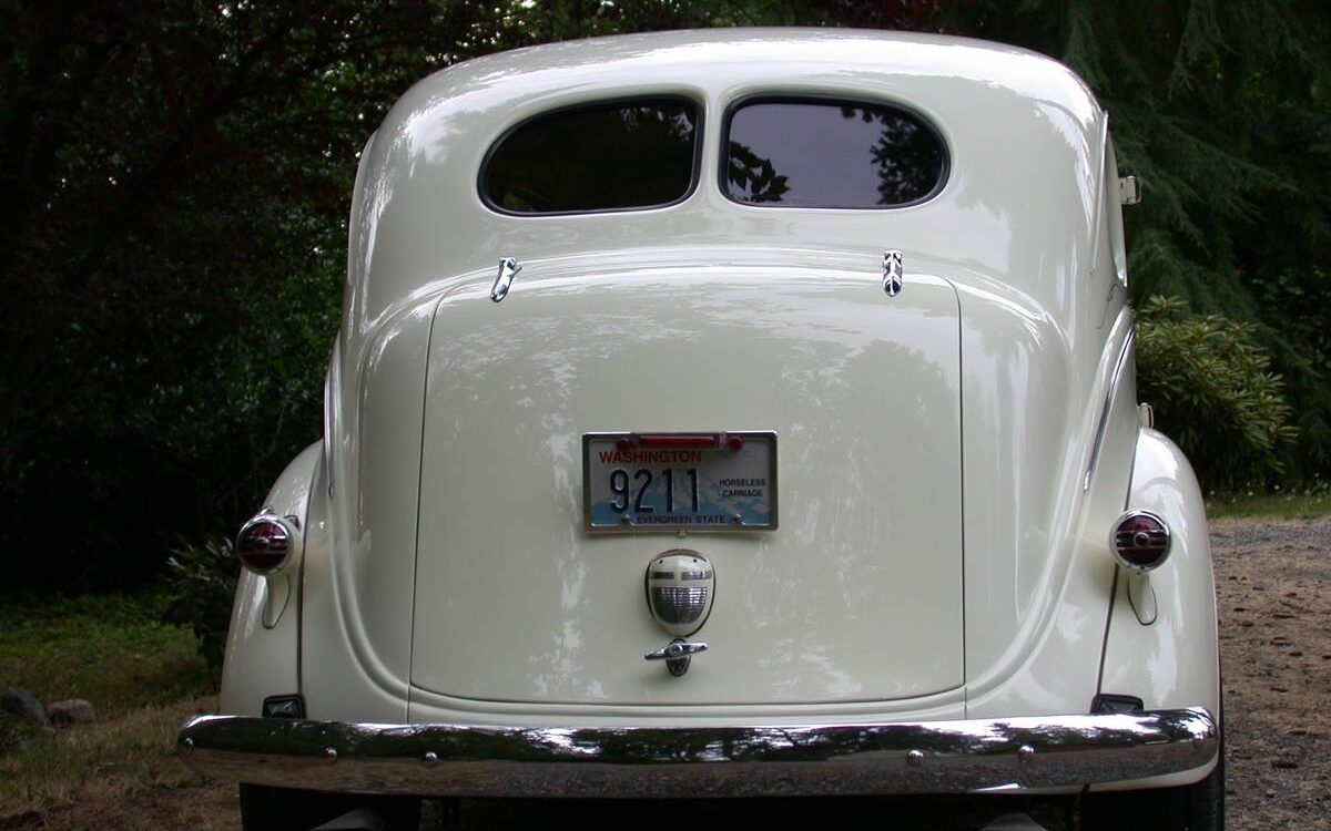 Chrysler-1937-2