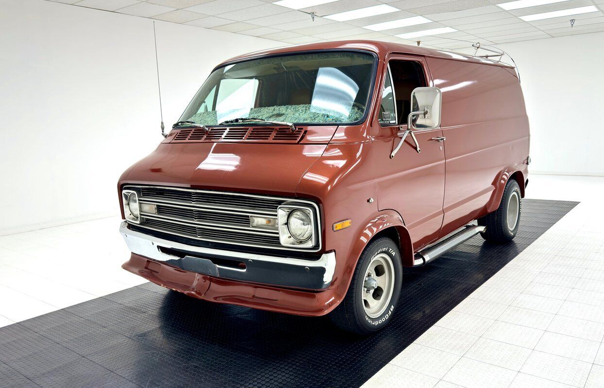 Dodge B200 Van 1977 à vendre