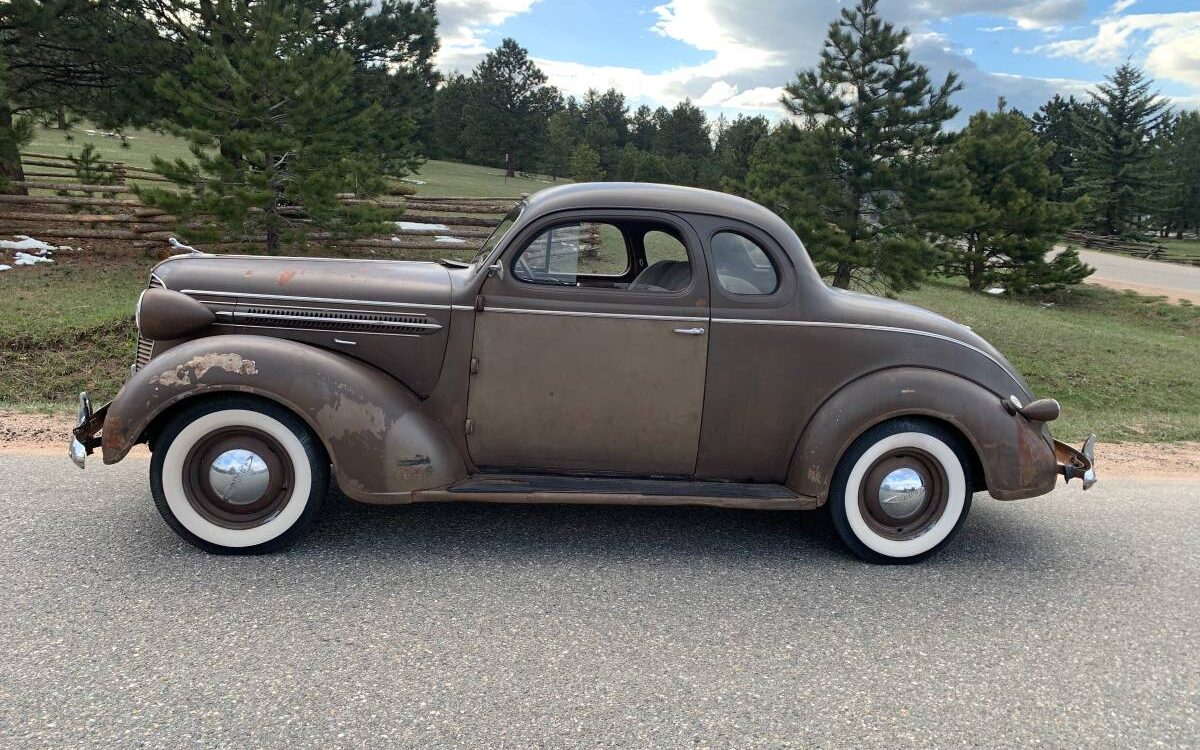 Dodge-Coupe-1937-22