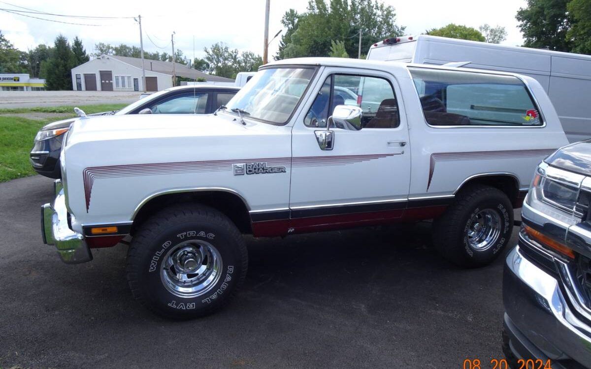 Dodge-Ram-charger-1990