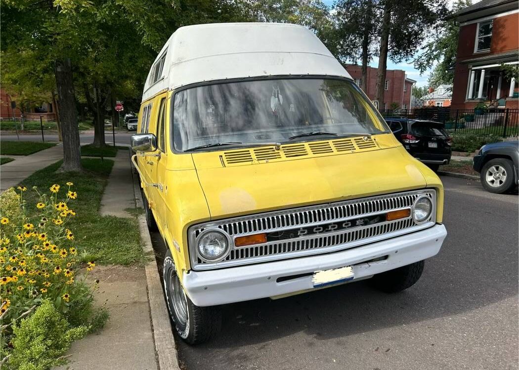 Dodge-Tradesman-1973-4