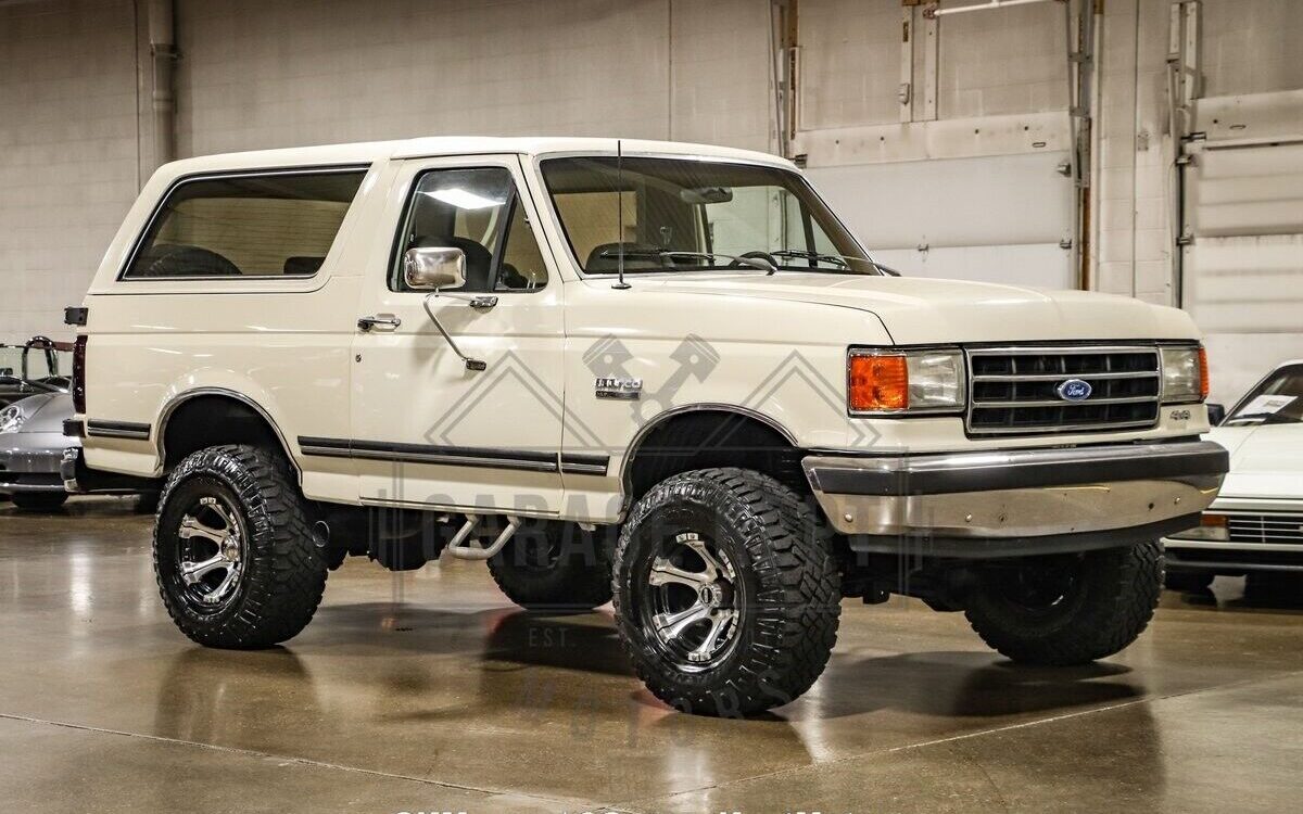 Ford Bronco SUV 1990