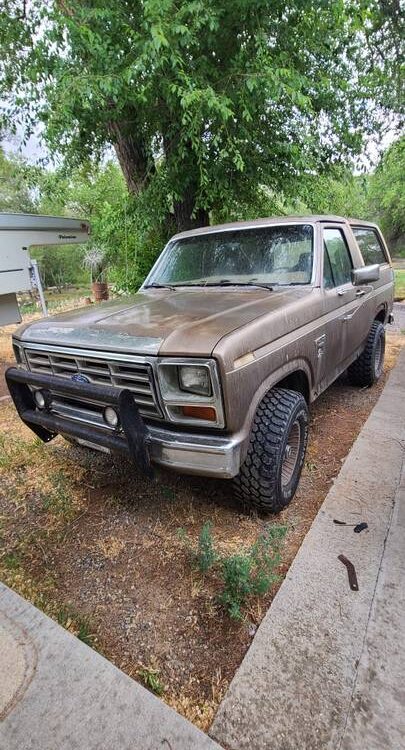 Ford-Bronco-xlt-1984-1