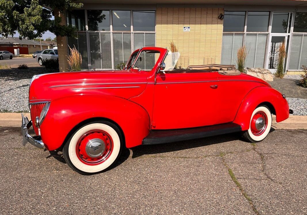 Ford-Deluxe-Convertible-1939-10