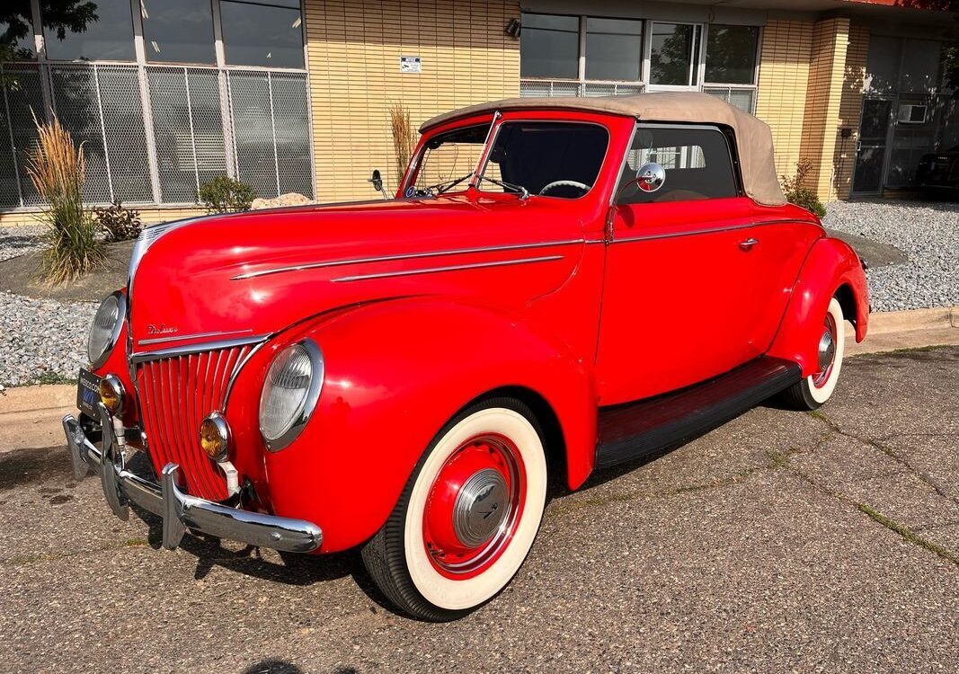 Ford-Deluxe-Convertible-1939