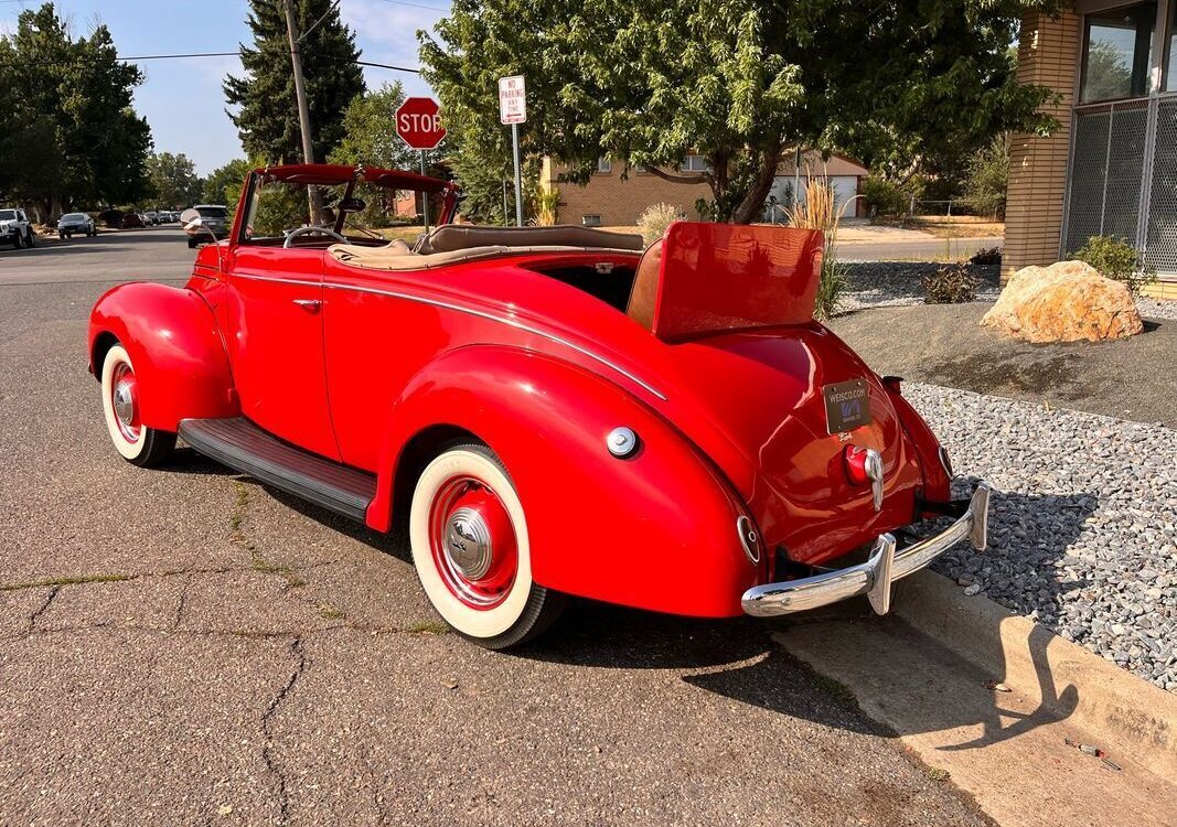 Ford-Deluxe-Convertible-1939-22