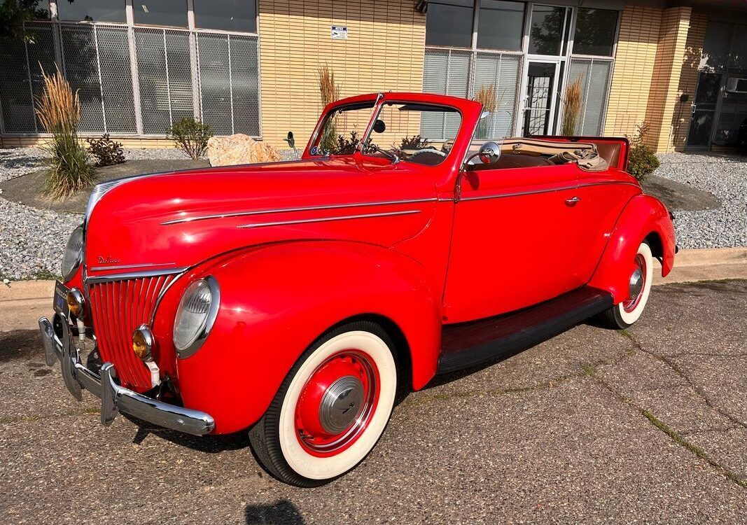 Ford-Deluxe-Convertible-1939-34