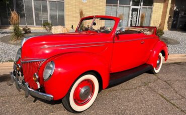 Ford-Deluxe-Convertible-1939-34