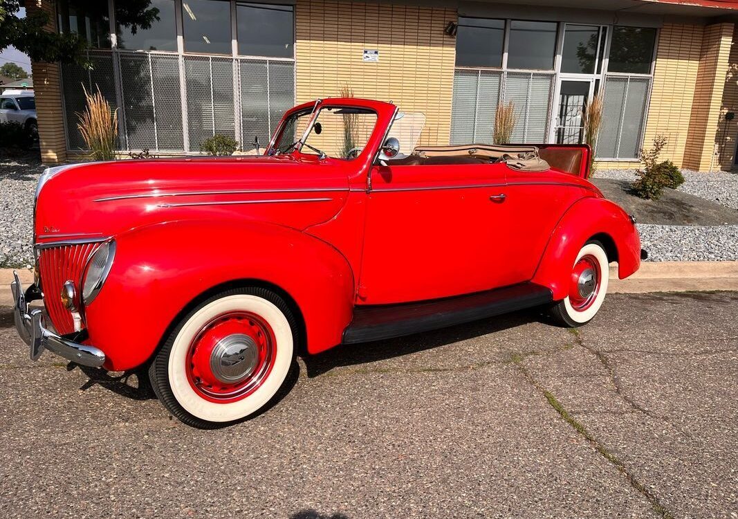 Ford-Deluxe-Convertible-1939-35