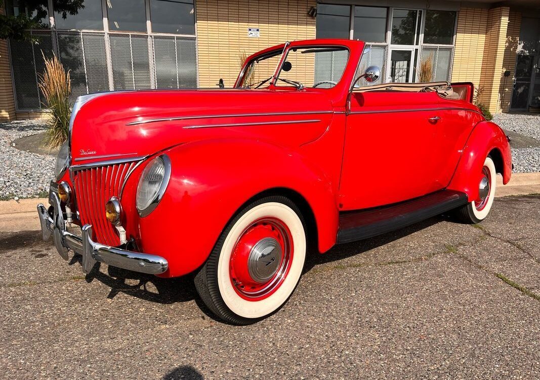 Ford-Deluxe-Convertible-1939-37