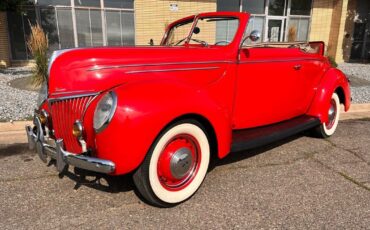 Ford-Deluxe-Convertible-1939-37