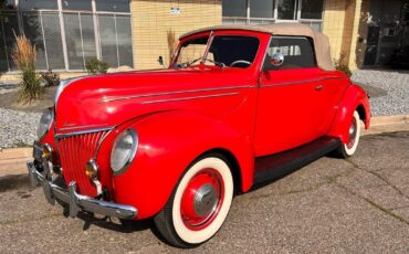 Ford-Deluxe-Convertible-1939