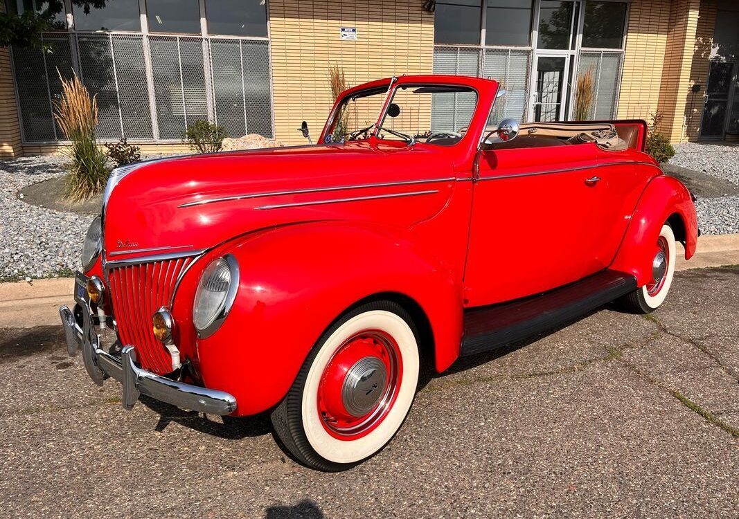 Ford-Deluxe-Convertible-1939-38