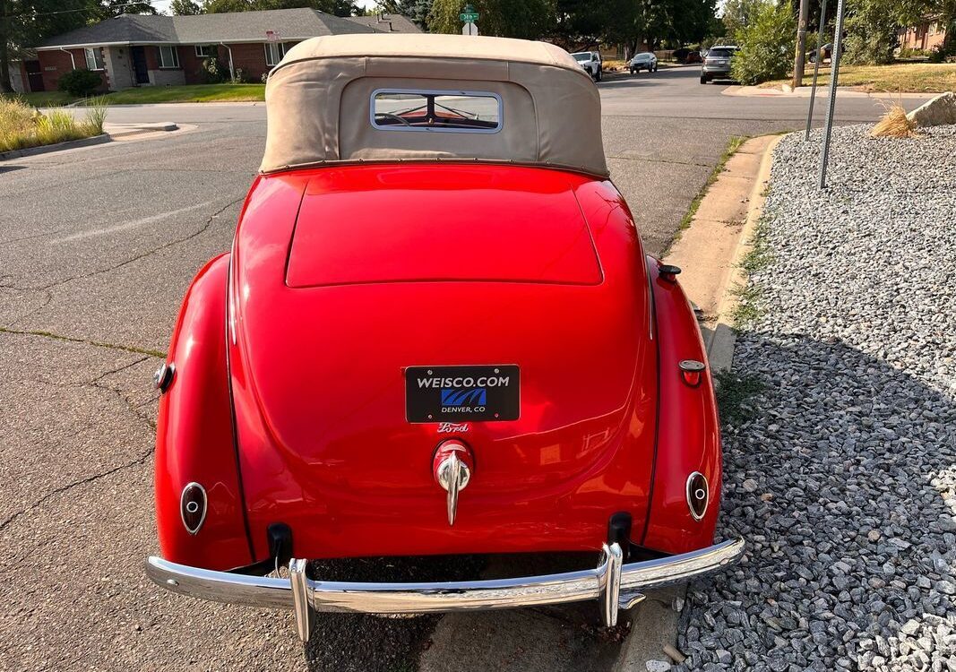 Ford-Deluxe-Convertible-1939-4