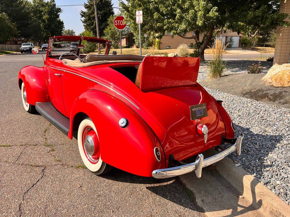 Ford-Deluxe-convertible-1939-2