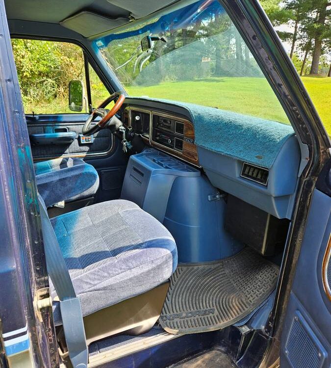 Ford-E150-econoline-1988-3