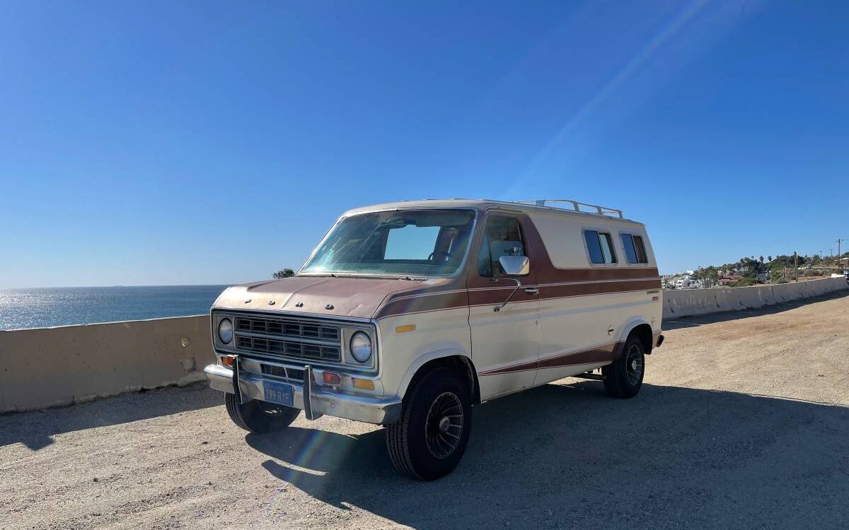 Ford-E250-econoline-1977