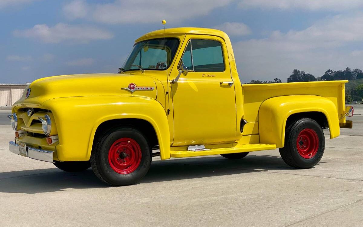 Ford-F-100-truck-1955