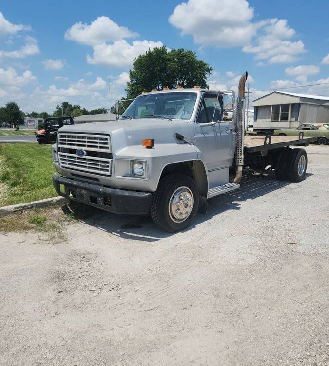 Ford-F-700-diesel-1986