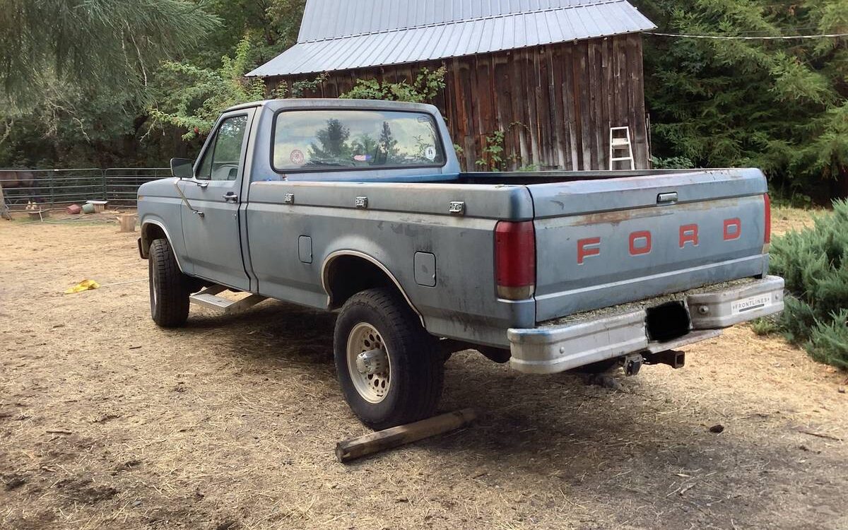 Ford-F250-1985-1