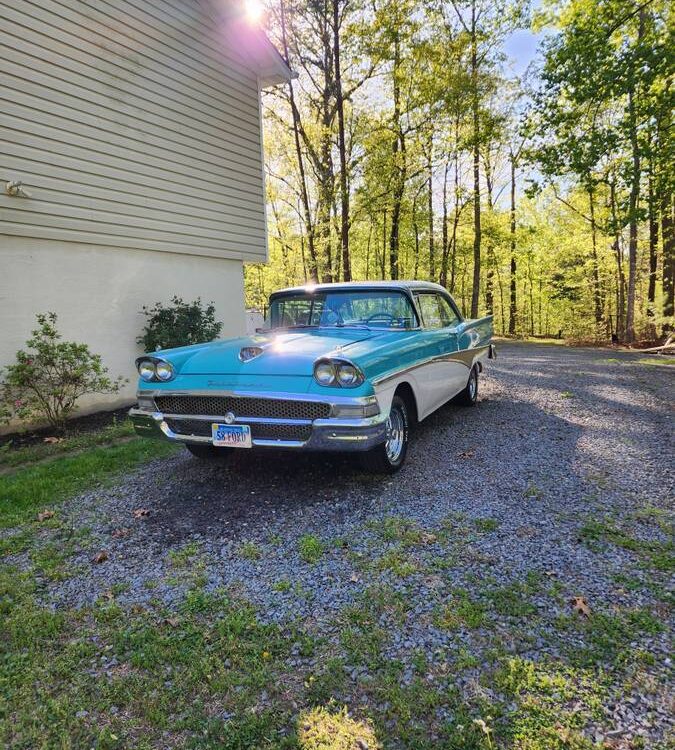 Ford-Fairlane-500-1958