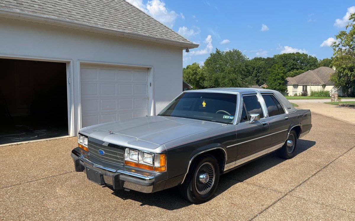 Ford-Ltd-crown-victoria-1988-1