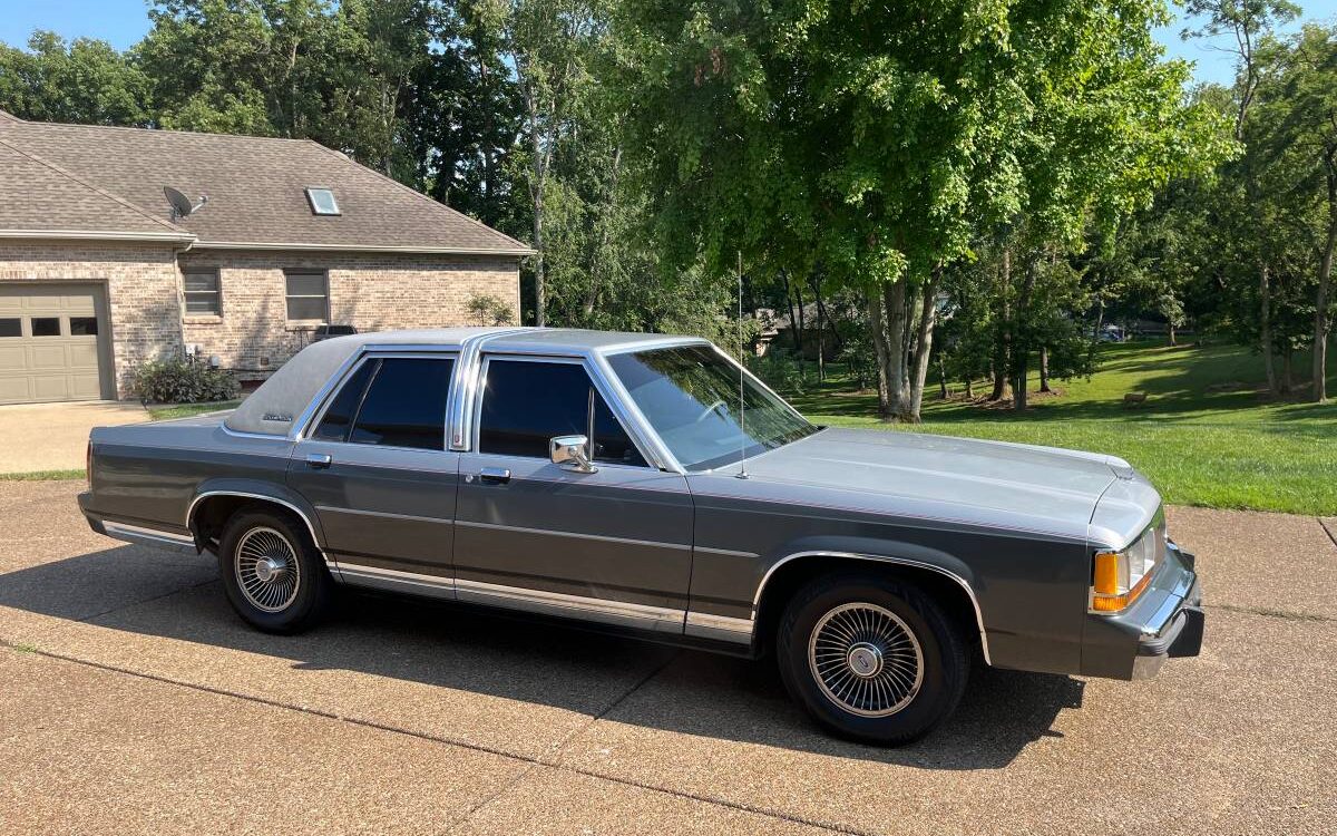 Ford-Ltd-crown-victoria-1988-11