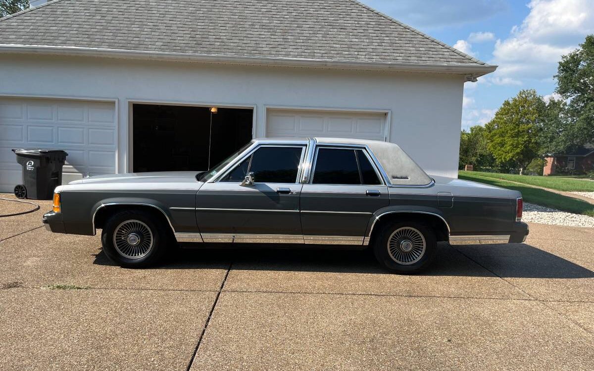 Ford-Ltd-crown-victoria-1988-2